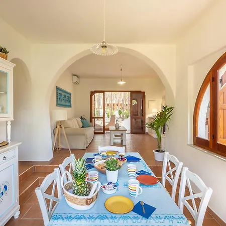 Immersa Nel A 150mt Dal Mare Adiacente Al Village Tatil Evi *