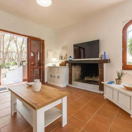 Immersa Nel A 150mt Dal Mare Adiacente Al Village Tatil Evi *