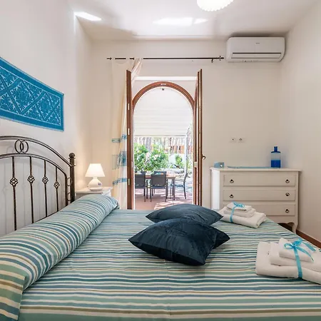 Immersa Nel A 150mt Dal Mare Adiacente Al Village Tatil Evi