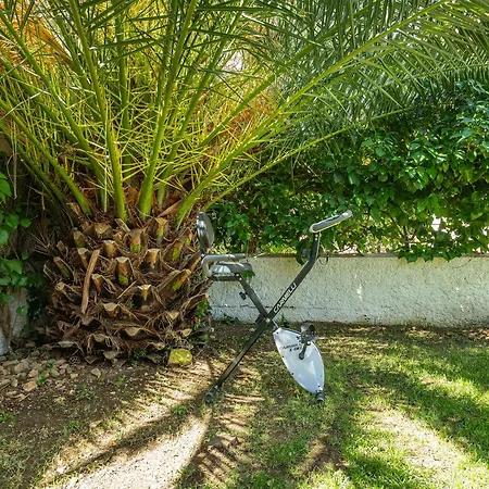 Immersa Nel A 150mt Dal Mare Adiacente Al Village Tatil Evi *