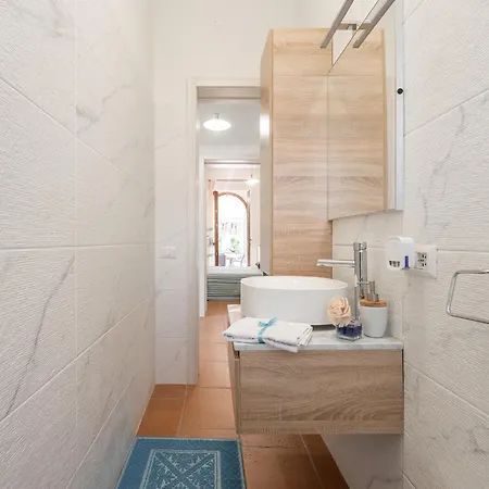 Immersa Nel A 150mt Dal Mare Adiacente Al Village Tatil Evi *