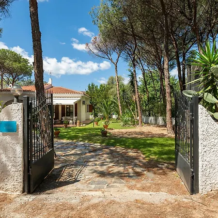 Immersa Nel A 150mt Dal Mare Adiacente Al Village