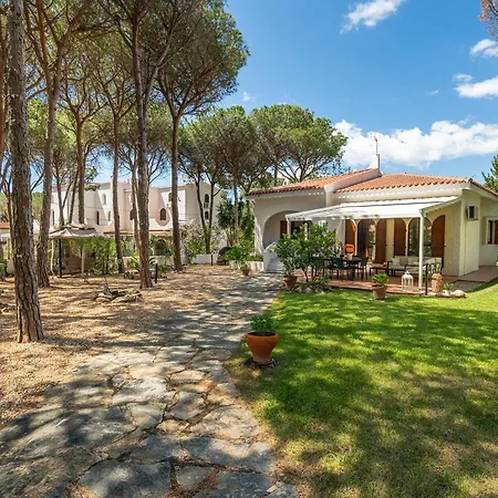 Immersa Nel A 150mt Dal Mare Adiacente Al Village Tatil Evi *