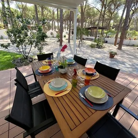 Immersa Nel A 150mt Dal Mare Adiacente Al Village Tatil Evi