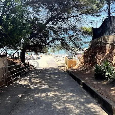 Immersa Nel A 150mt Dal Mare Adiacente Al Village *